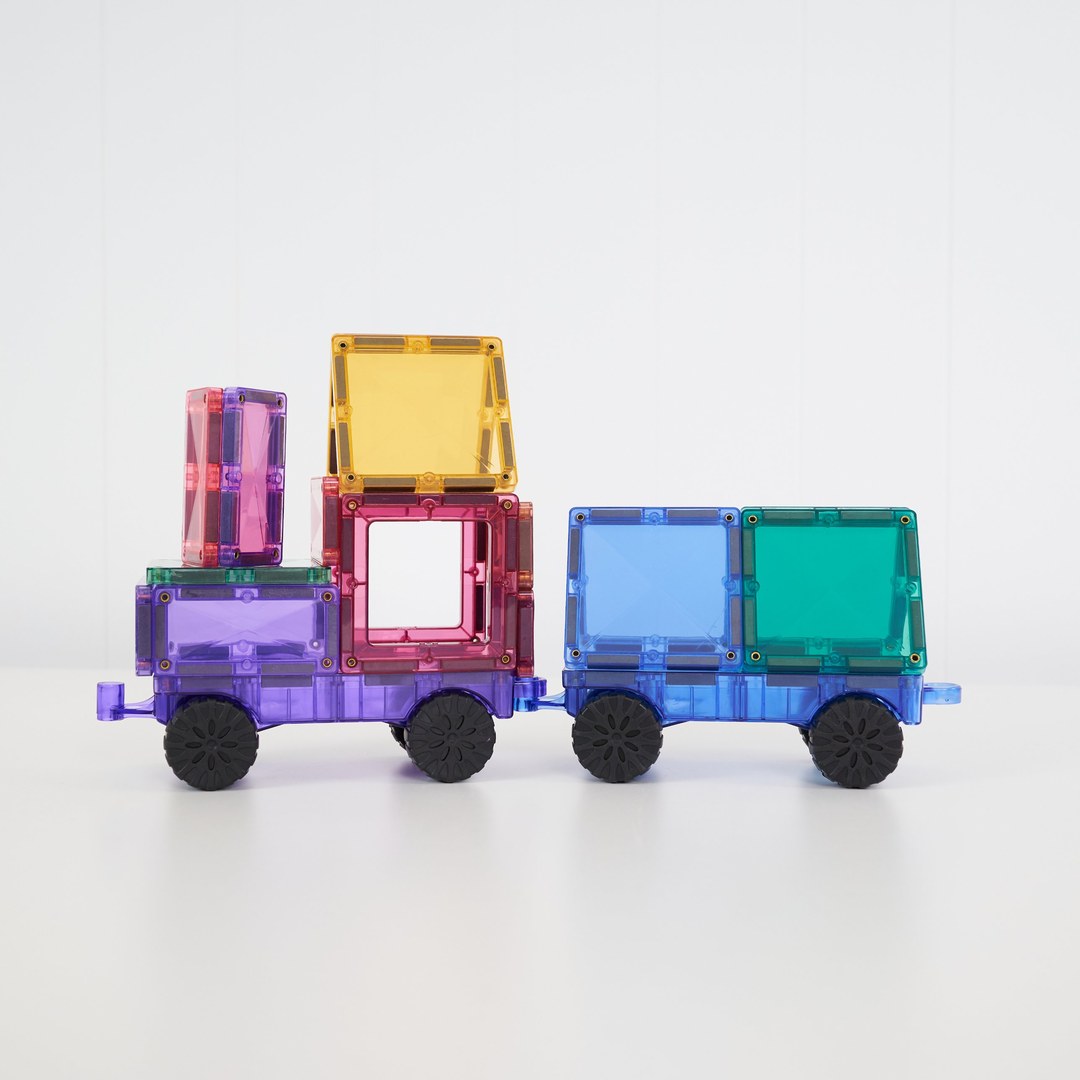 Pastel CONNETIX magnetic tile train with two linked carriages on rubber wheels