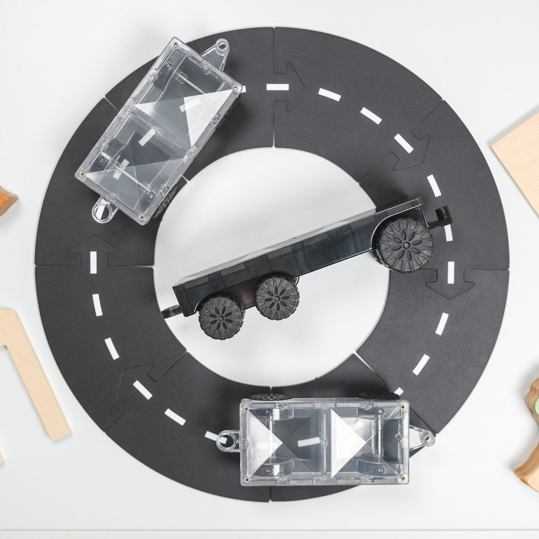 Three CONNETIX motion bases with real rubber wheels on a circular play road
