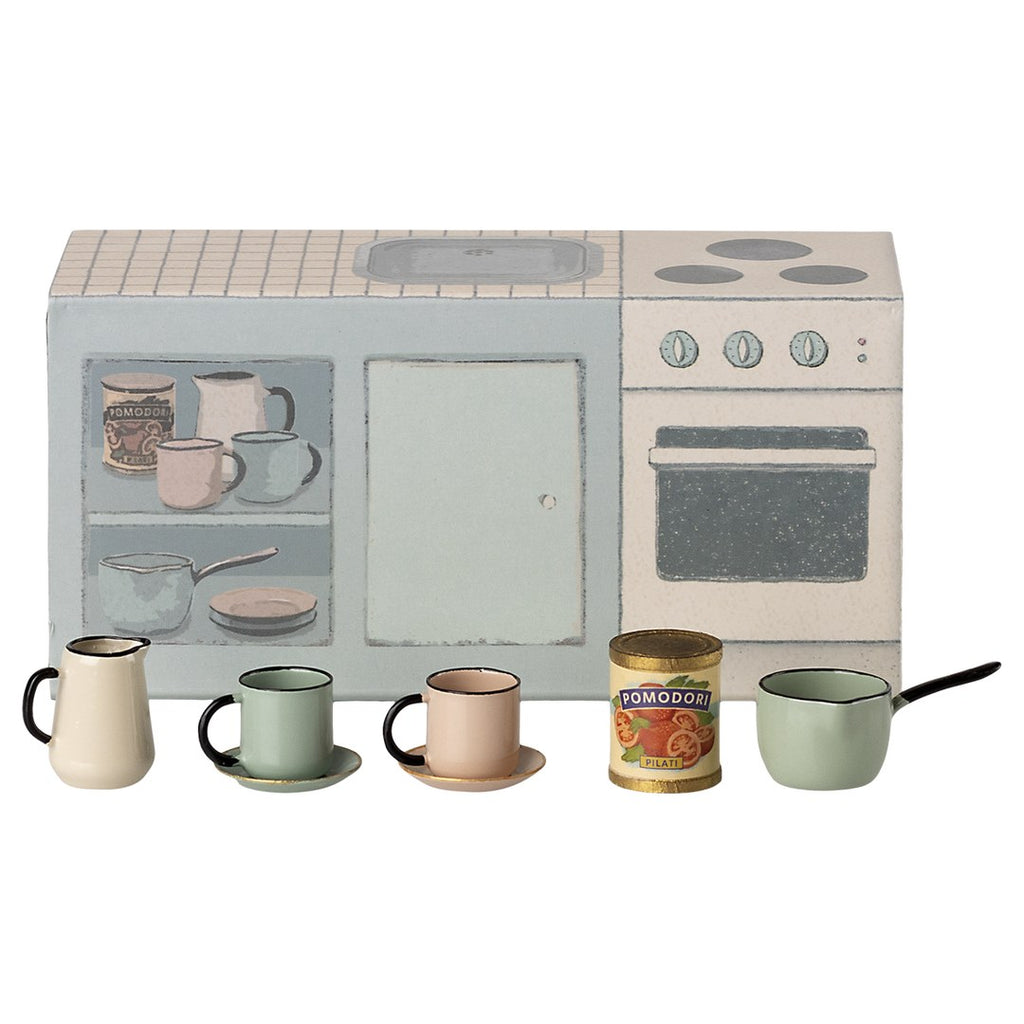 Maileg mouse kitchen counter box with the enamel cups, jug, saucepan and Pomodori tin laid out in front