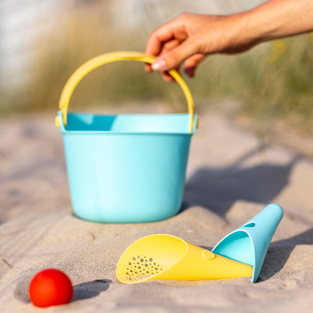 Quut Outdoor Toy Bucket Bucki Lagoon/Banana/Blue (Beach & Sand Toys)