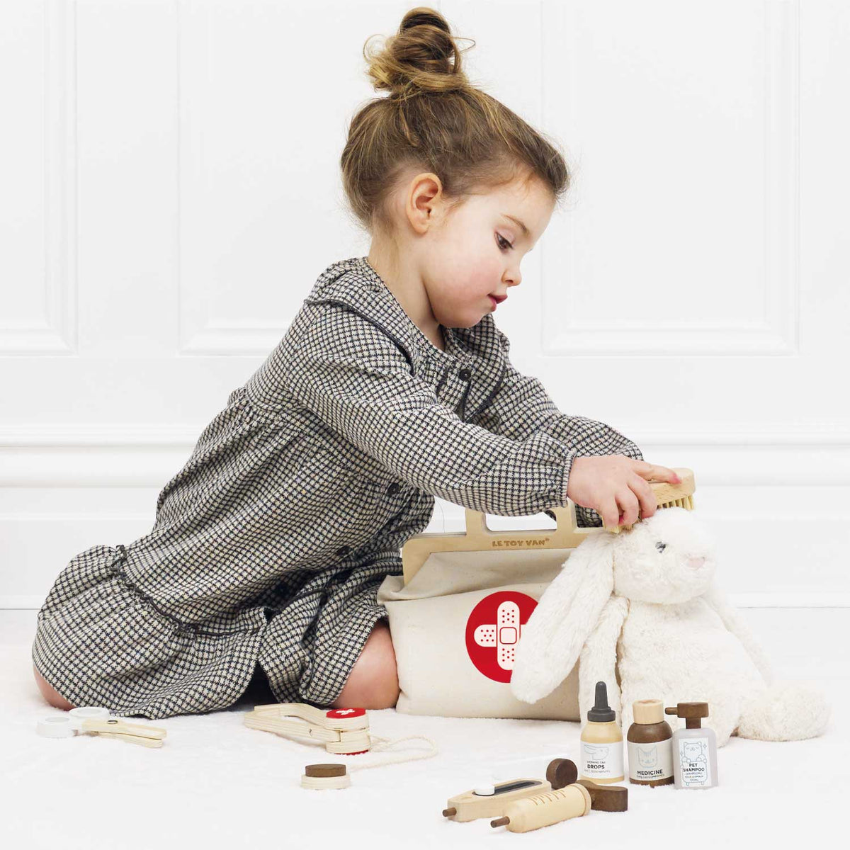 Le Toy Van Wooden Animal Vet Set