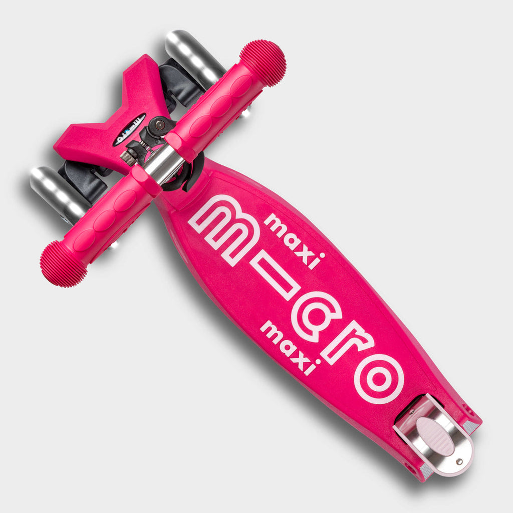 Top-down view of the pink Maxi Micro Deluxe deck with the white micro maxi logo