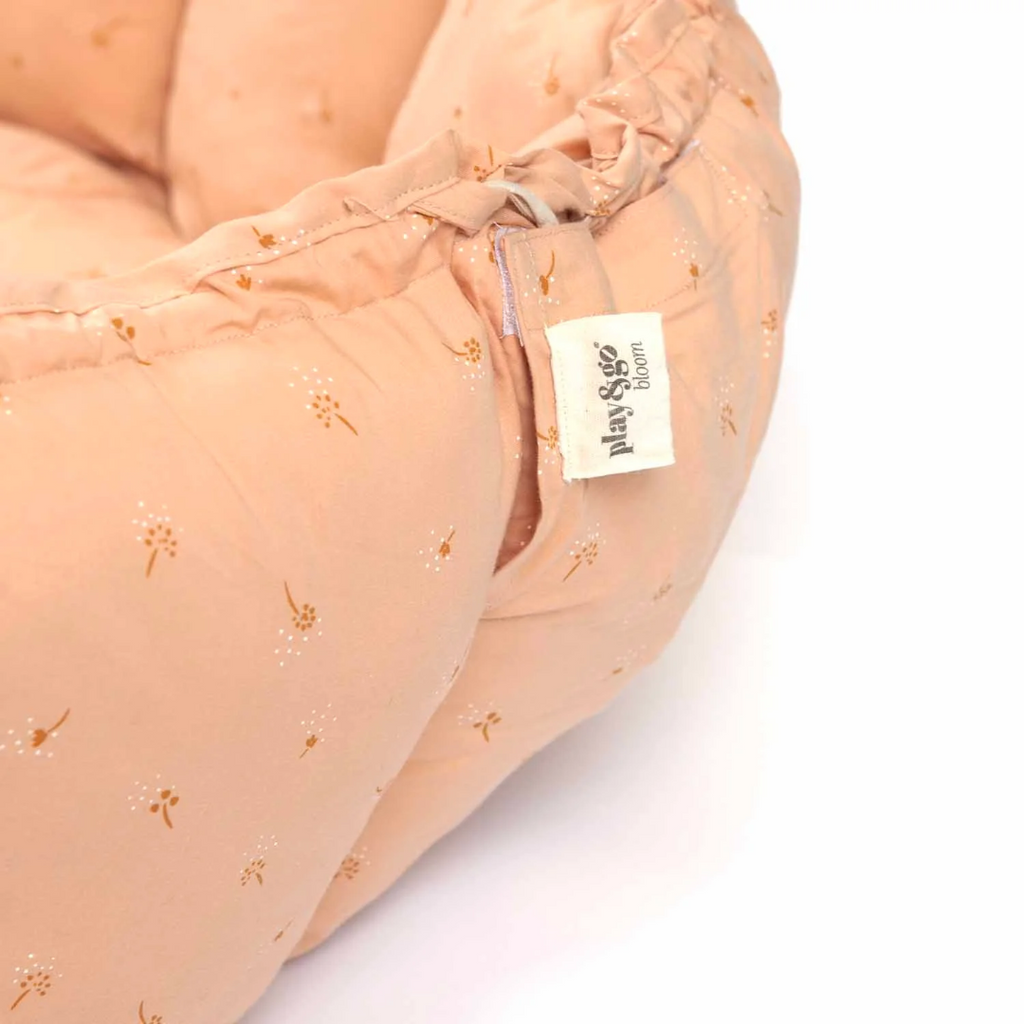 image showing enclosed draw string on side of play mat