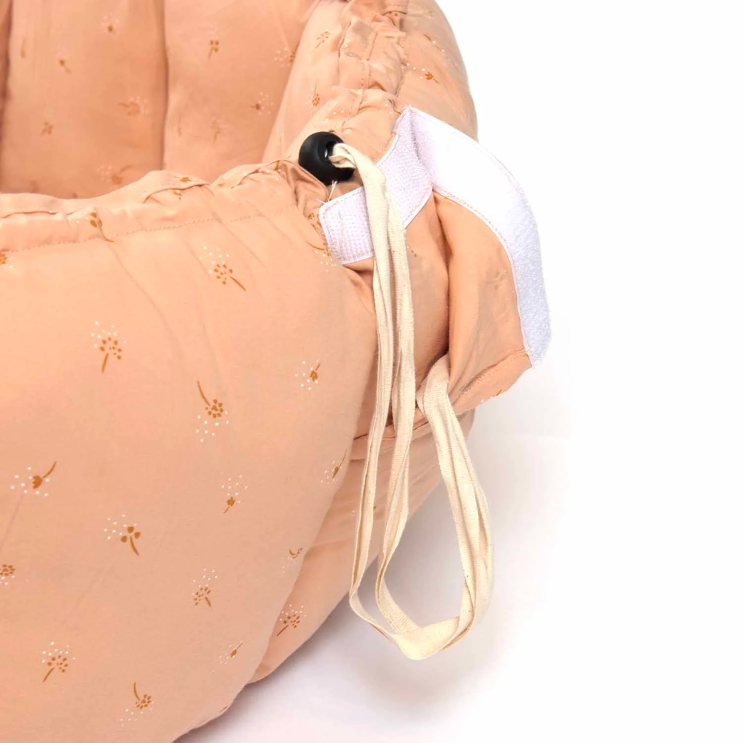 image depicting closure and drawstring on sides of play mat